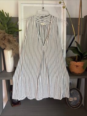Max Studio White and Black Striped Sleeveless V-Neck Blouse